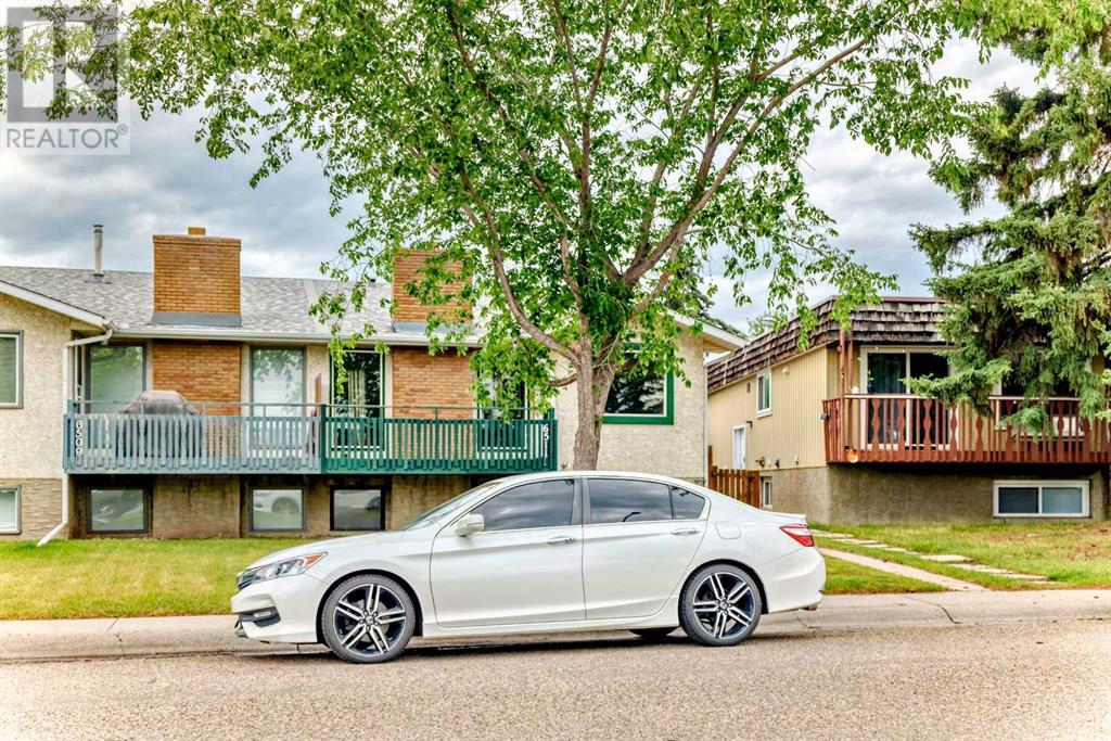 Single Family House Bi-level for Sale in   Street NW Dalhousie Calgary 