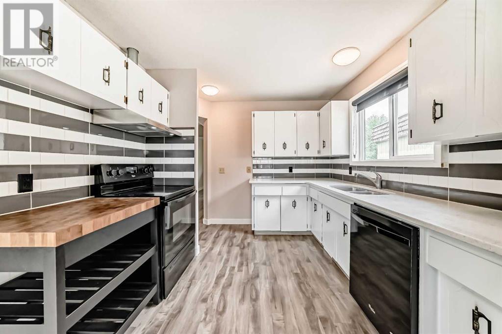 Single Family House Bi-level for Sale in   Street NW Dalhousie Calgary 