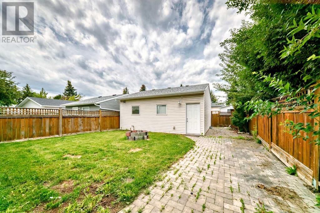 Single Family House Bi-level for Sale in   Street NW Dalhousie Calgary 