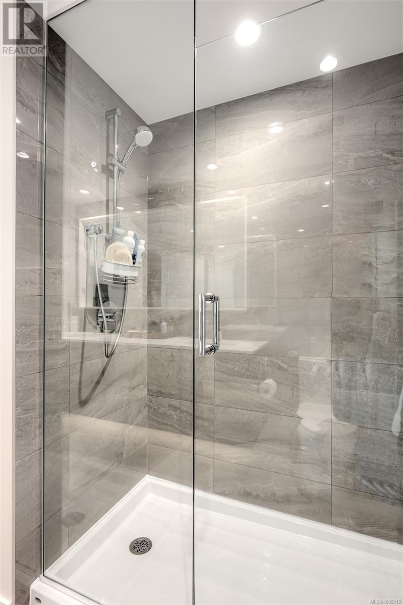 #407 363 TYEE RD - Image 28