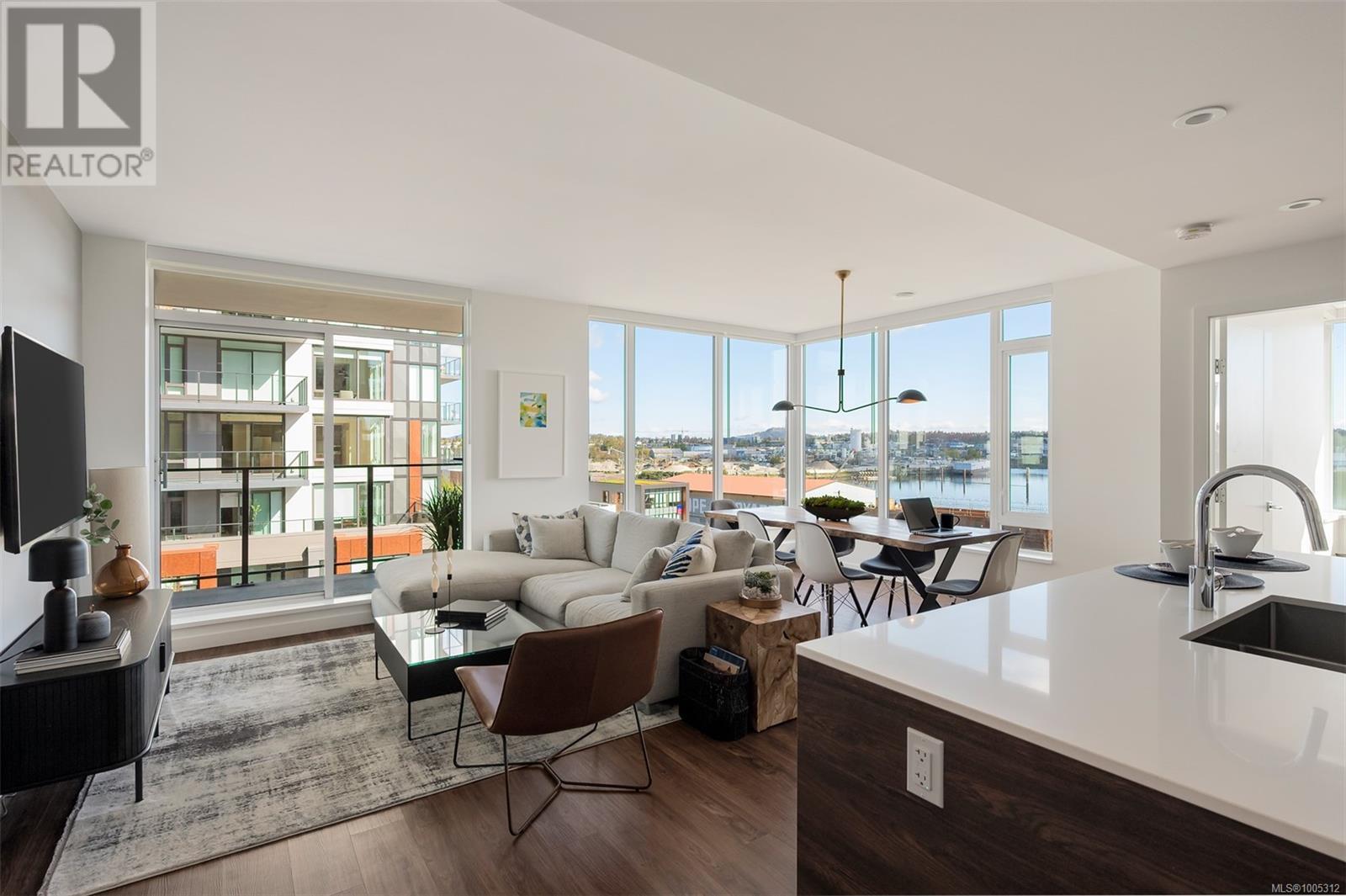 #407 363 TYEE RD - Image 4