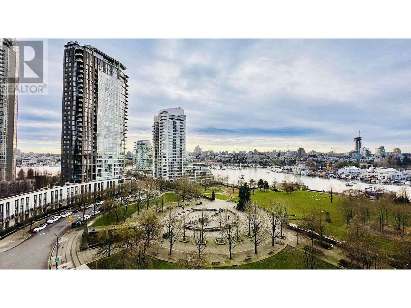 Photo 3 of 607 583 Beach Crescent, Vancouver BC