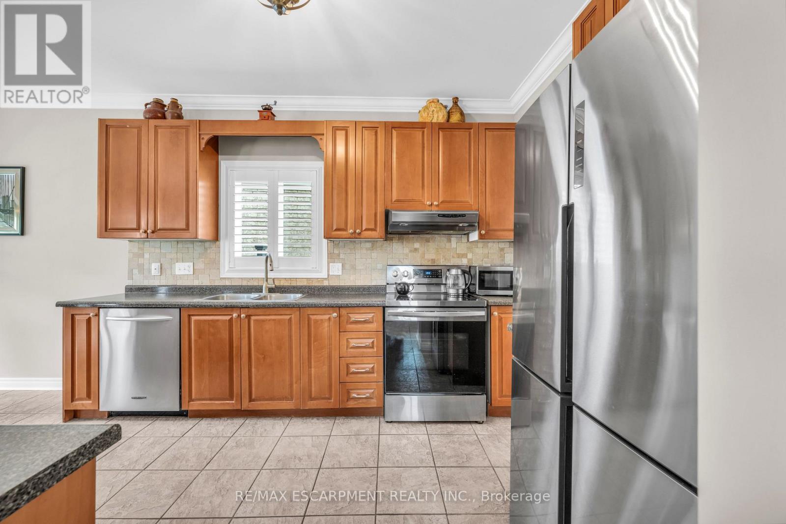 Photo 10 of 38 Sunbeam Drive, Hamilton ON