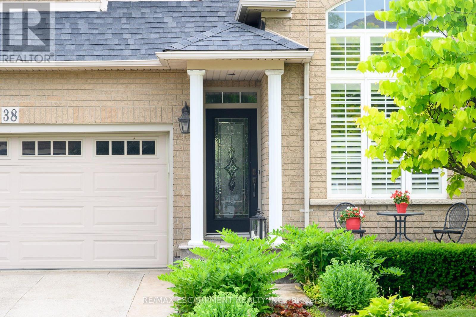 Photo 2 of 38 Sunbeam Drive, Hamilton ON