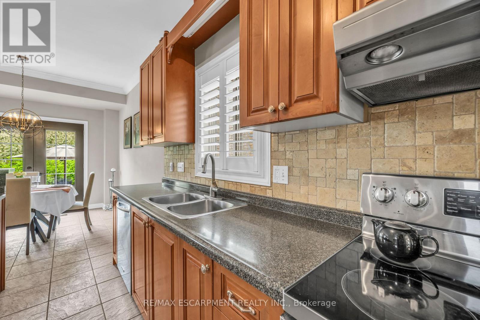 Photo 20 of 38 Sunbeam Drive, Hamilton ON
