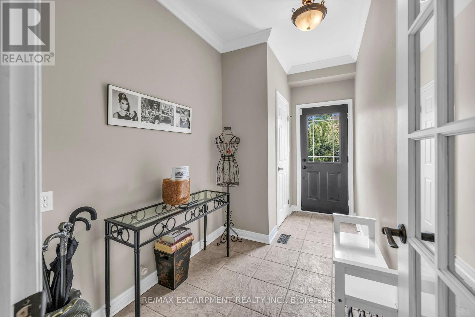 Photo 21 of 38 Sunbeam Drive, Hamilton ON