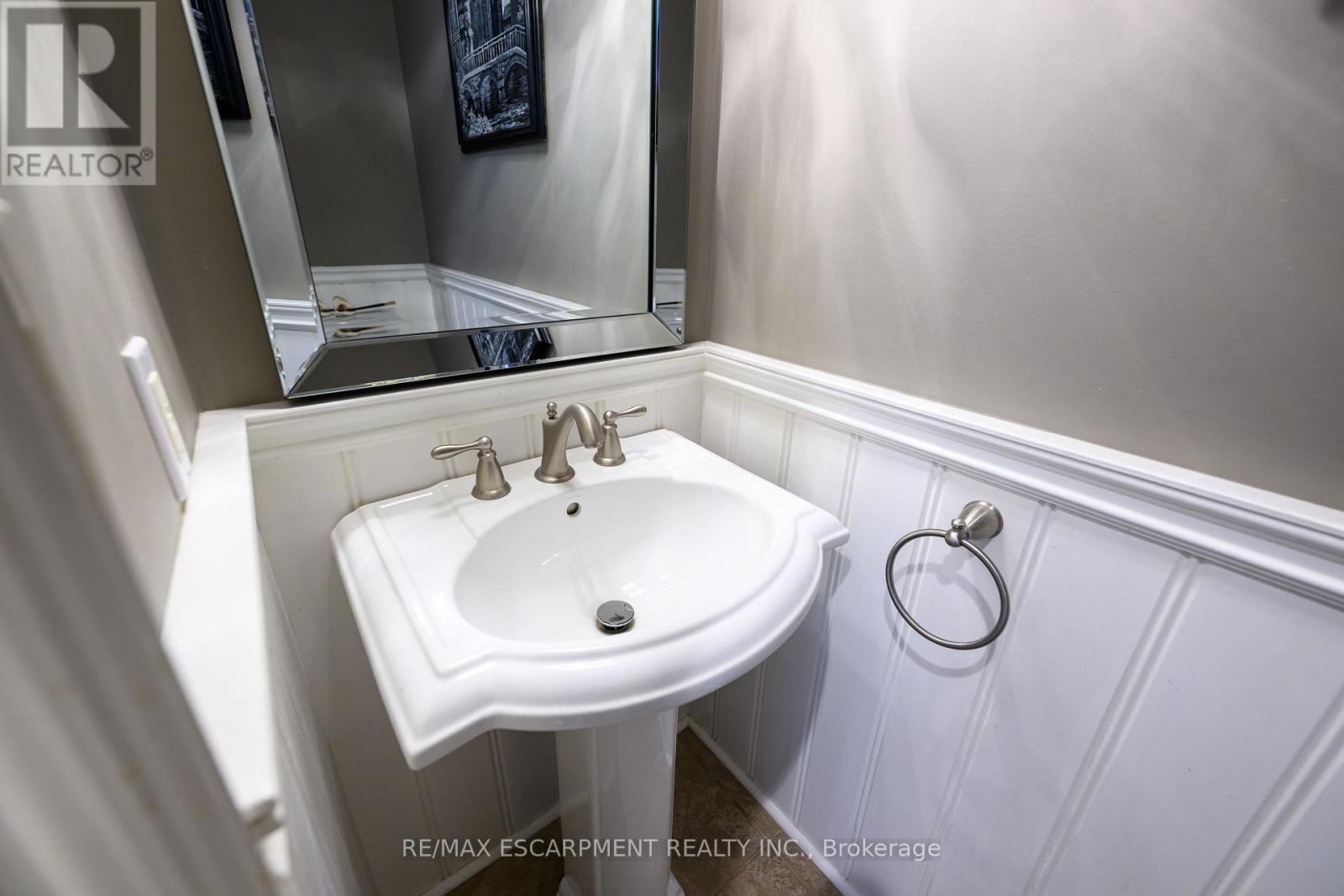 Photo 22 of 38 Sunbeam Drive, Hamilton ON