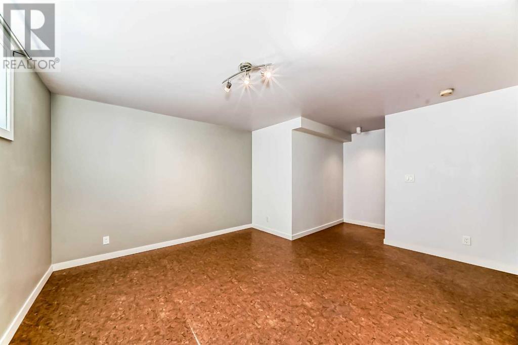Single Family House for Sale in  Everridge Drive SW Evergreen Calgary 