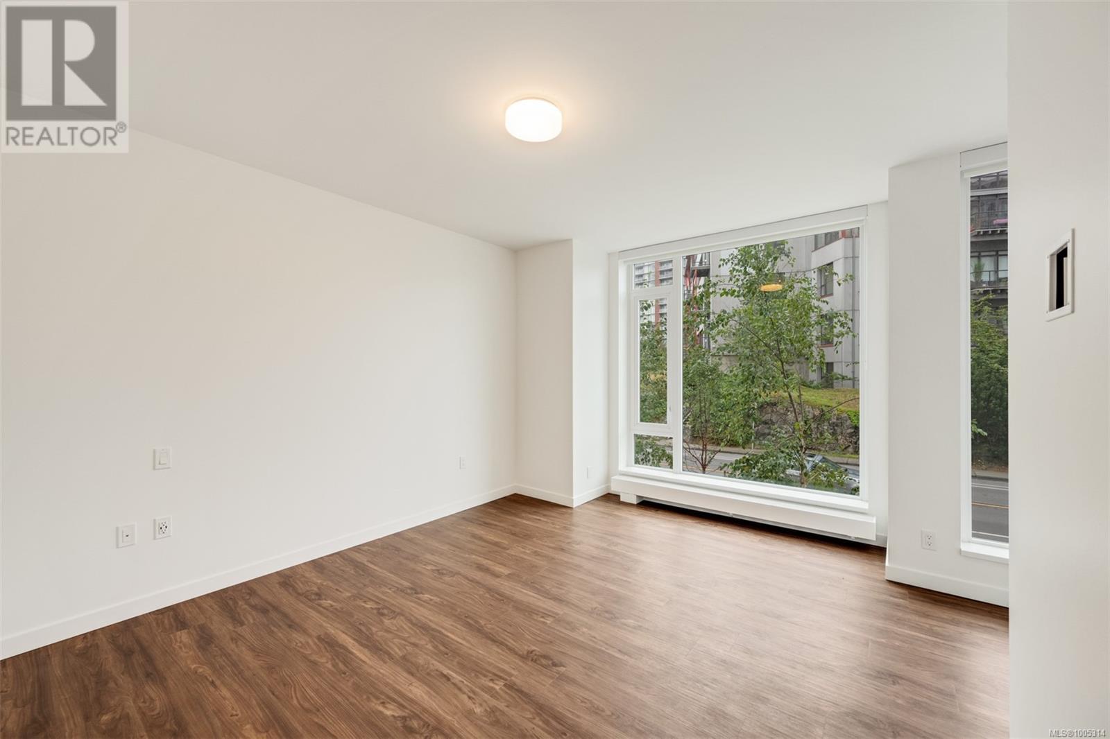 Photo 19 of 202 363 Tyee Rd, Victoria BC