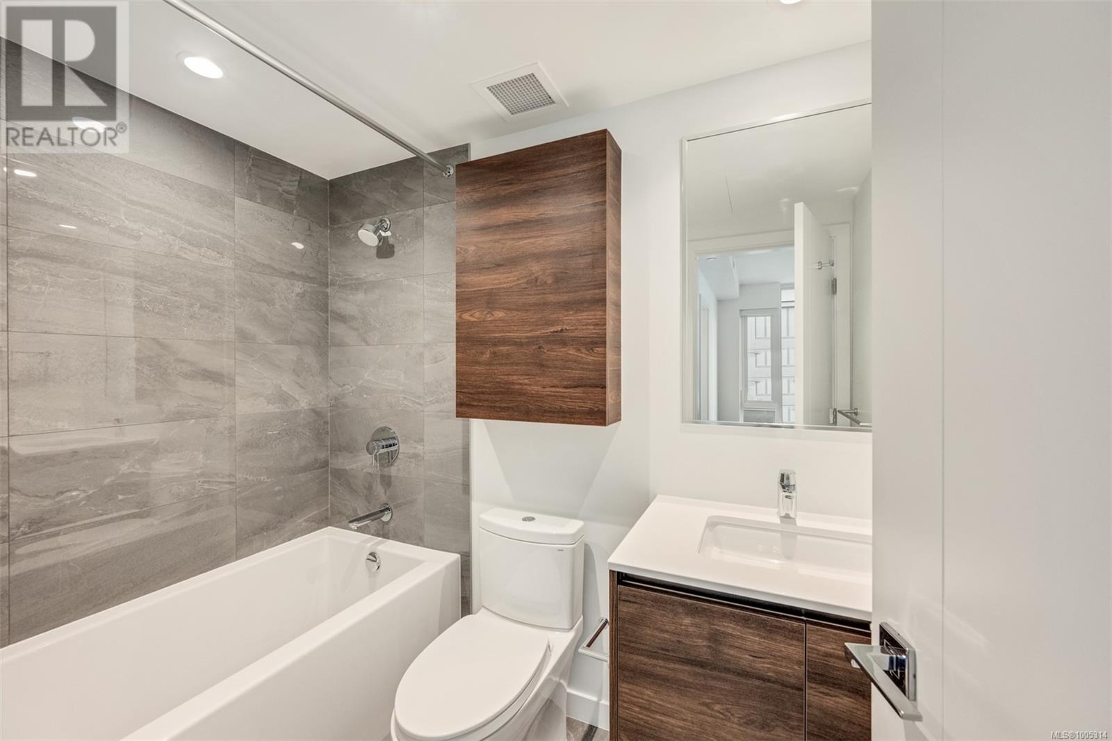Photo 9 of 202 363 Tyee Rd, Victoria BC