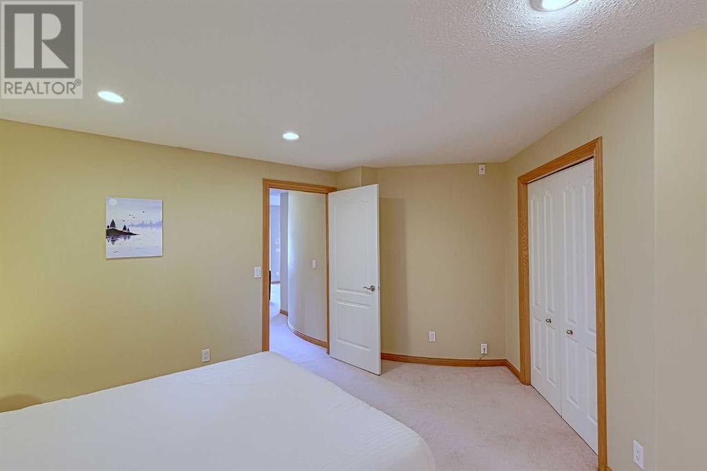 Single Family House for Sale in  Royal Highland Court NW Royal Oak Calgary 
