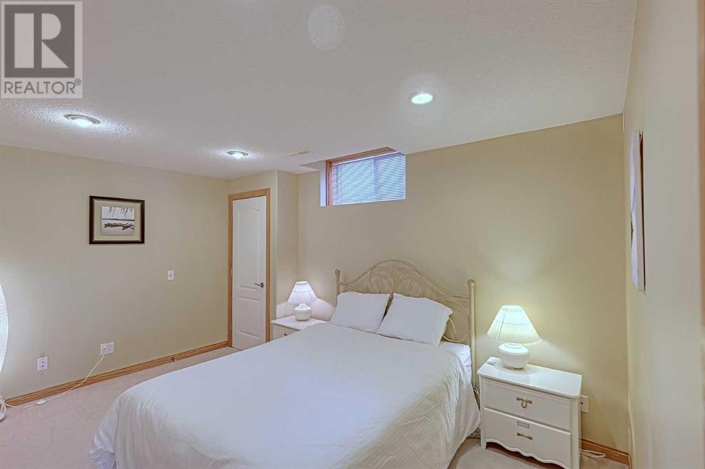Single Family House for Sale in  Royal Highland Court NW Royal Oak Calgary 