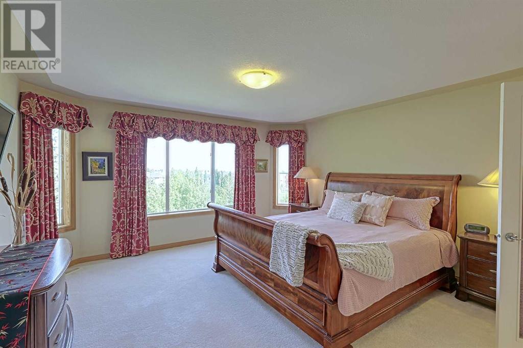 Single Family House for Sale in  Royal Highland Court NW Royal Oak Calgary 