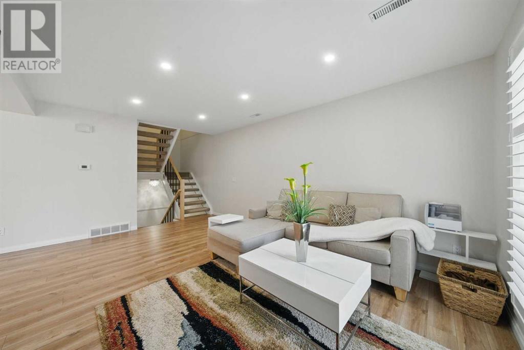 Single Family House for Sale in   Varsity Drive NW Varsity Calgary 