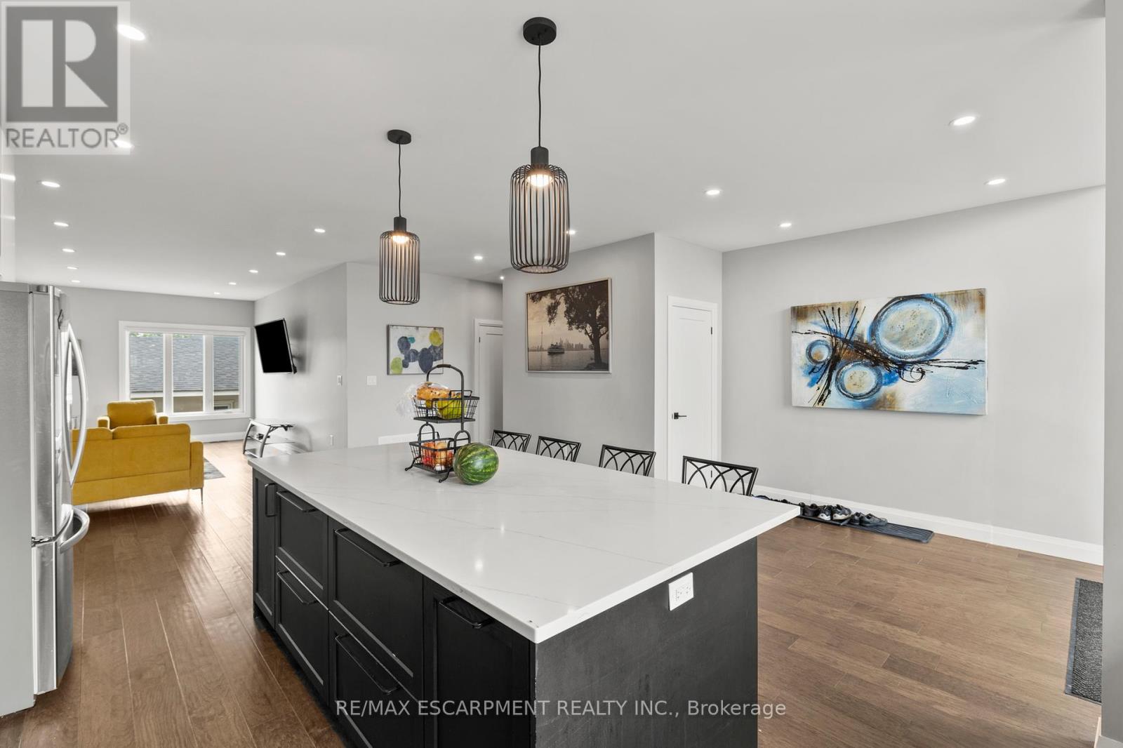 Photo 11 of 87 Owen Place, Hamilton ON