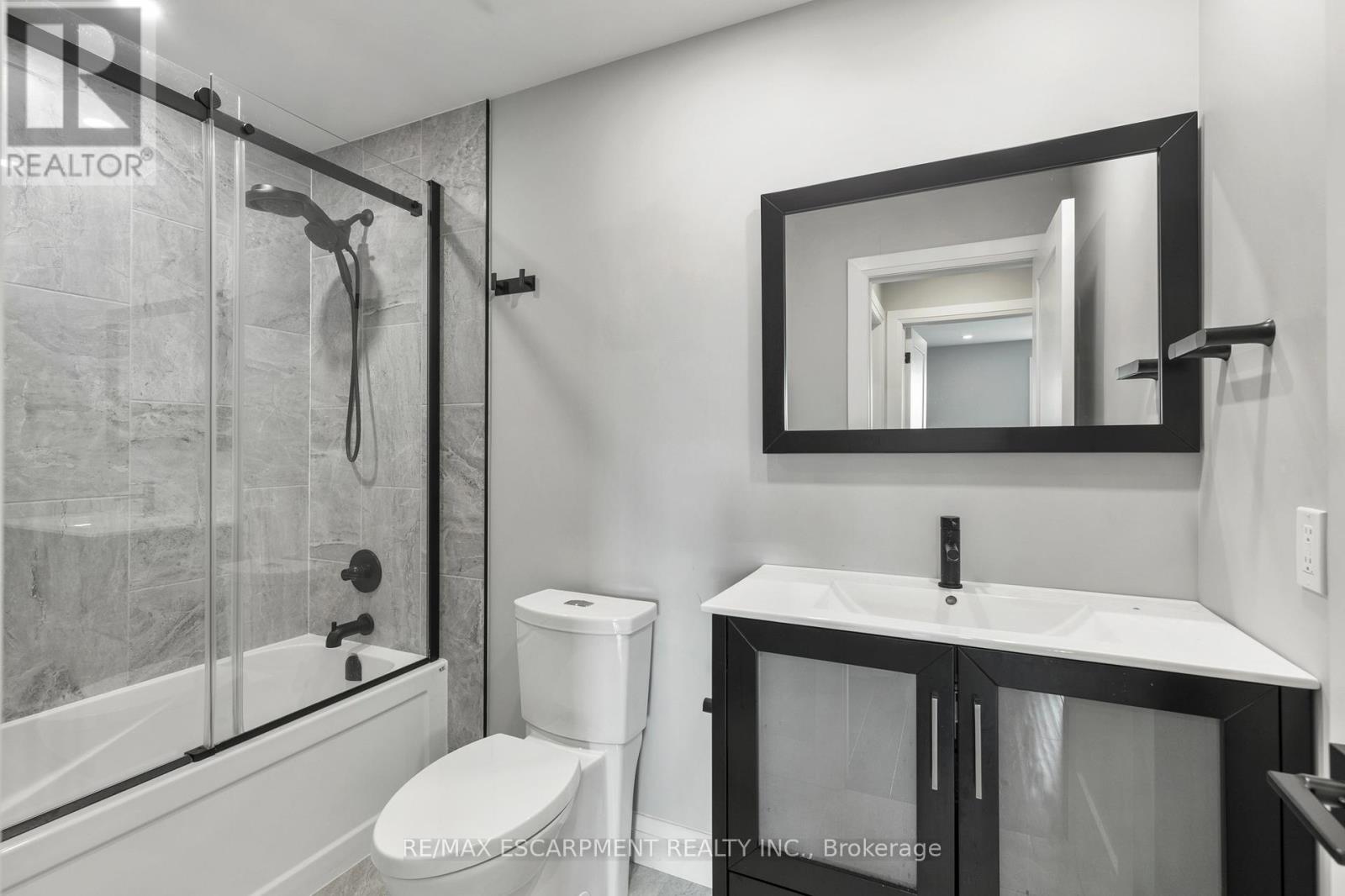 Photo 18 of 87 Owen Place, Hamilton ON