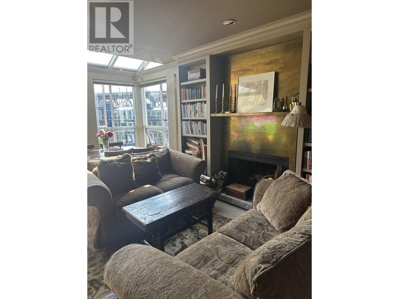 Photo 11 of 404 1551 Mariner Walk, Vancouver BC