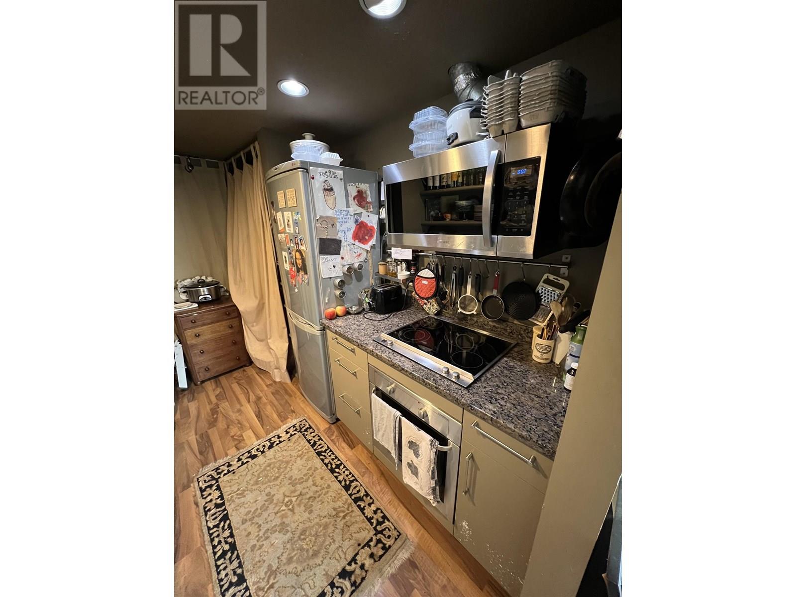 Photo 14 of 404 1551 Mariner Walk, Vancouver BC