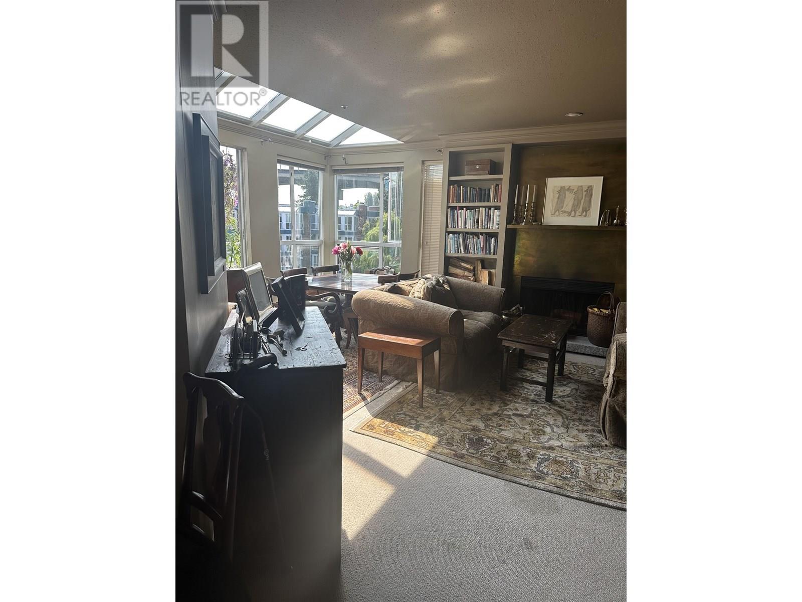 Photo 8 of 404 1551 Mariner Walk, Vancouver BC