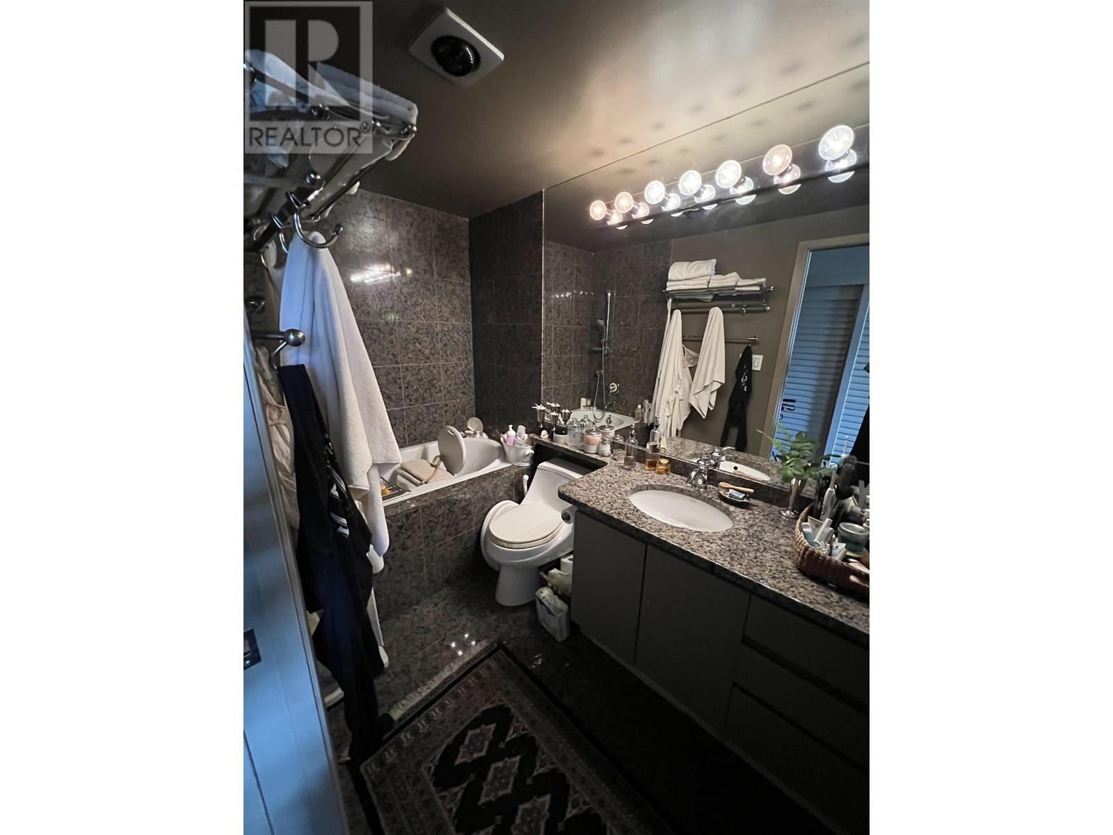 Photo 18 of 404 1551 Mariner Walk, Vancouver BC