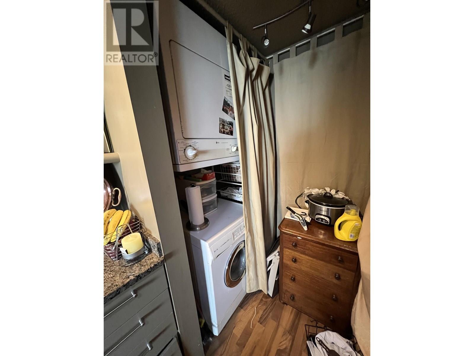 Photo 17 of 404 1551 Mariner Walk, Vancouver BC