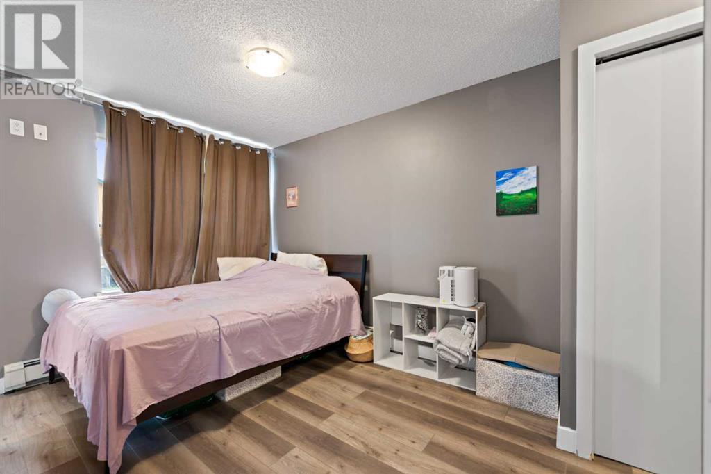 Single Family House for Sale in   Richard Court SW Lincoln Park Calgary 