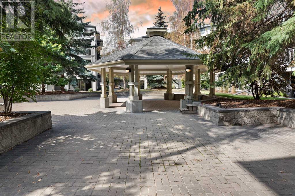 Single Family House for Sale in   Richard Court SW Lincoln Park Calgary 