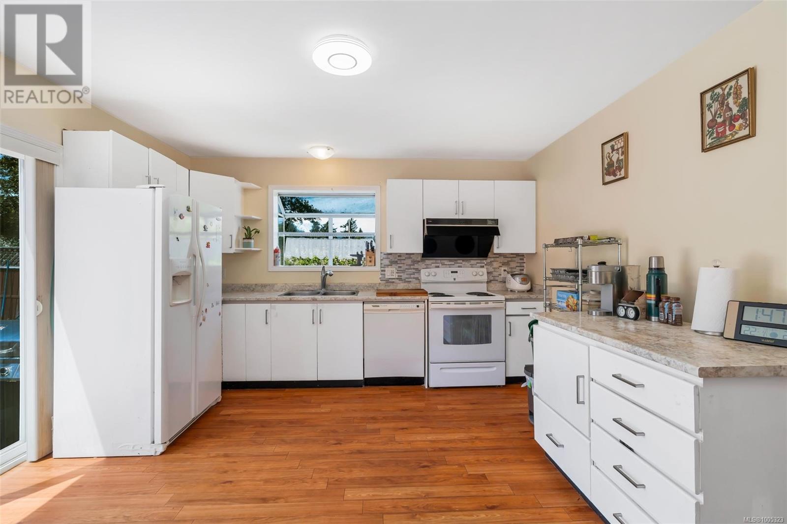  6520 Country Road, Sooke