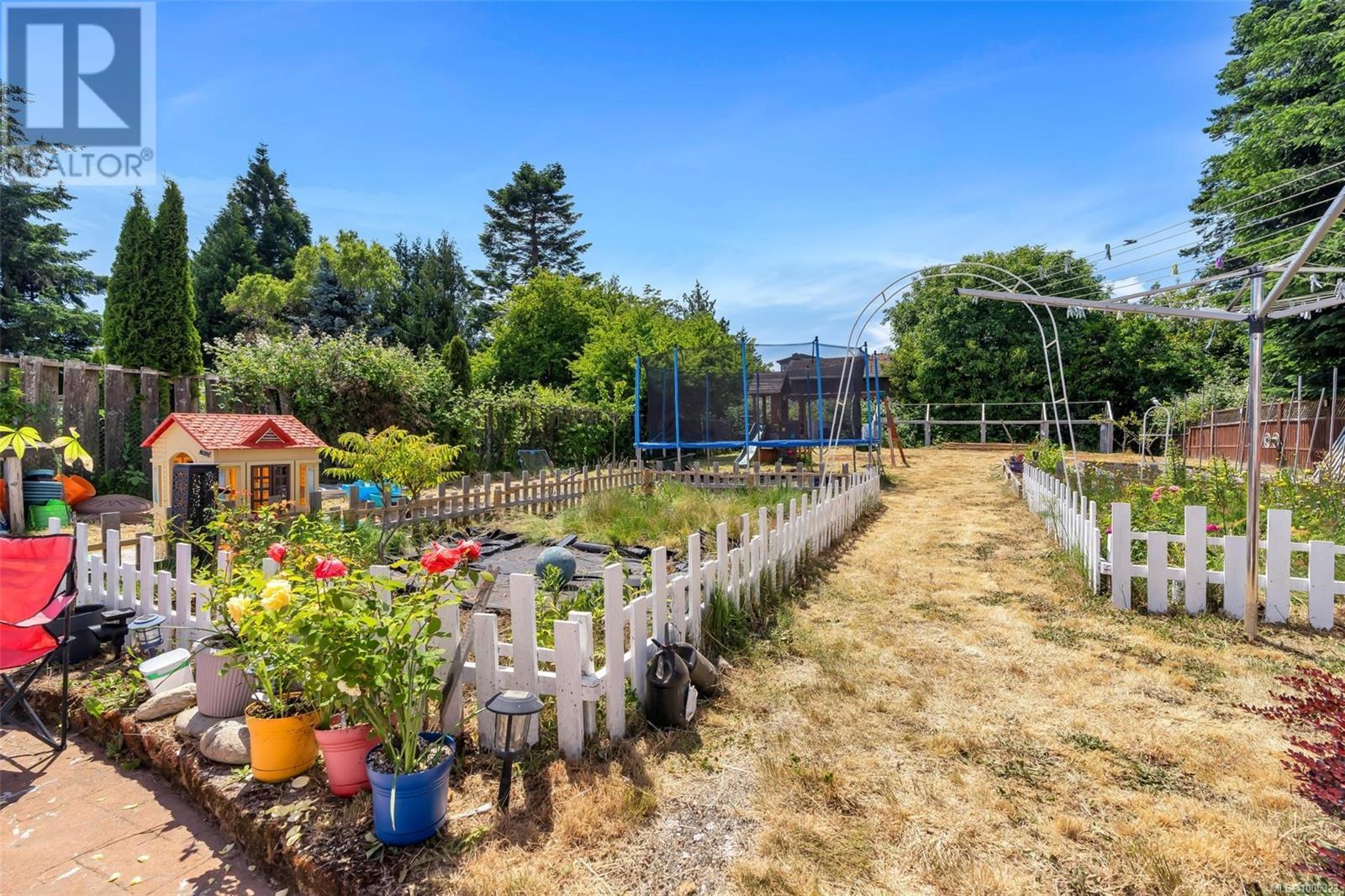  6520 Country Road, Sooke