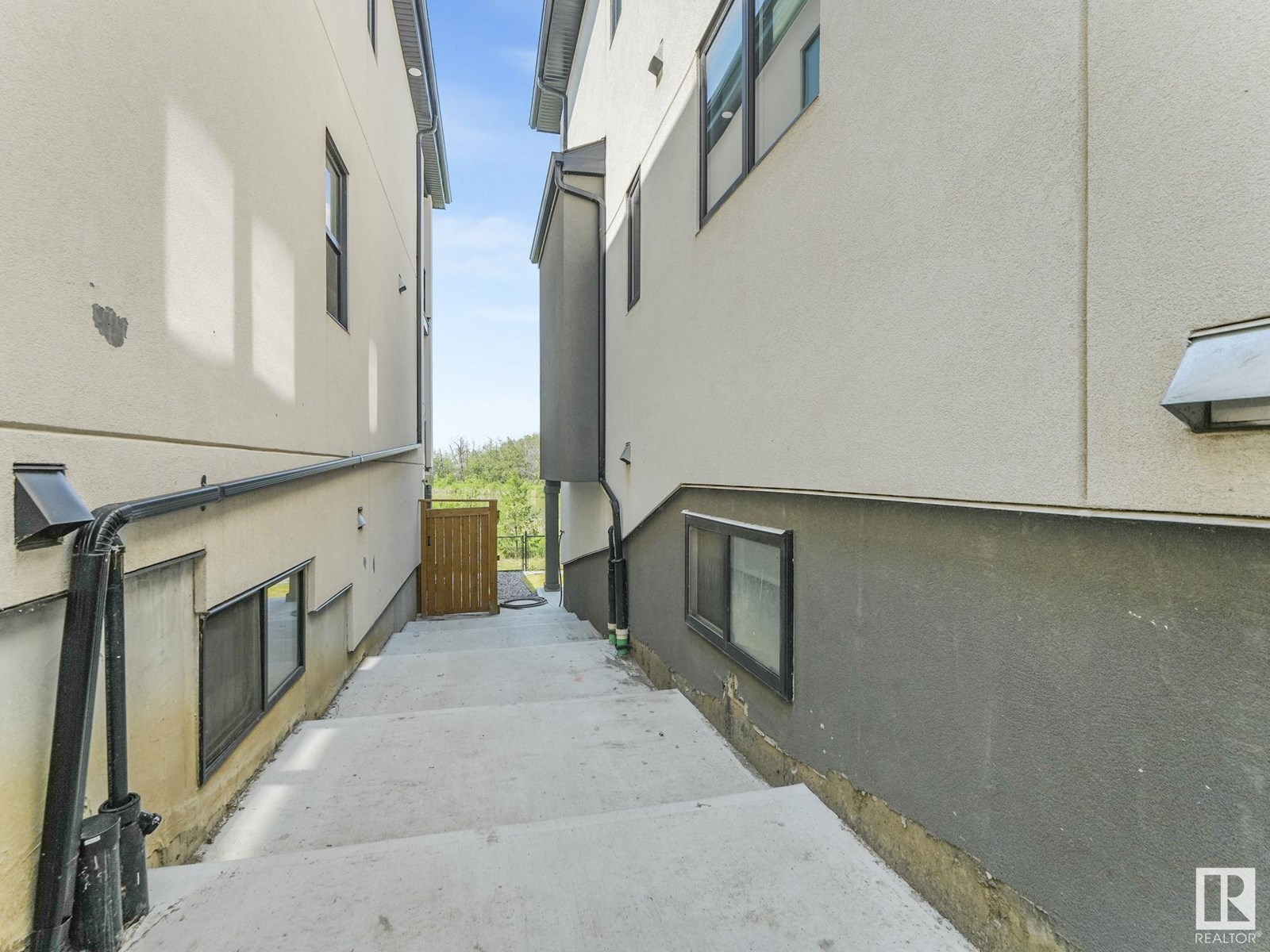 Photo 4 of 120 38 St Sw Sw, Edmonton AB