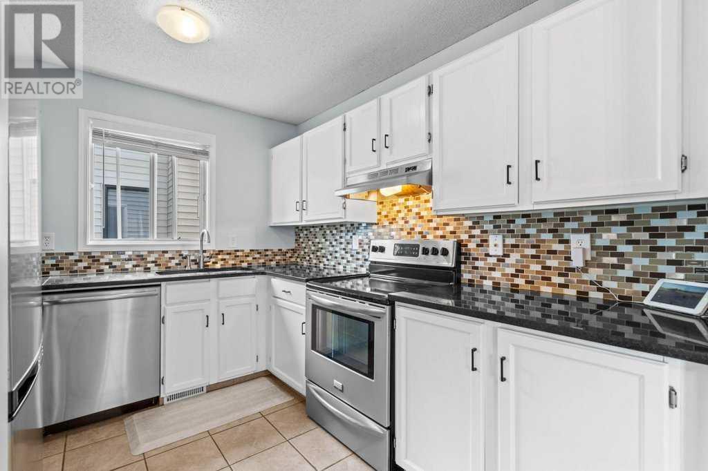 Single Family House 3 Level for Sale in  Shawglen Way SW Shawnessy Calgary 