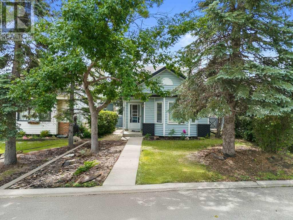 Single Family House 3 Level for Sale in  Shawglen Way SW Shawnessy Calgary 