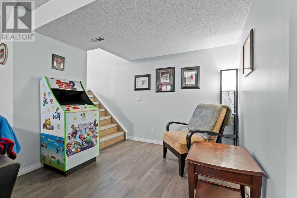 Single Family House 3 Level for Sale in  Shawglen Way SW Shawnessy Calgary 