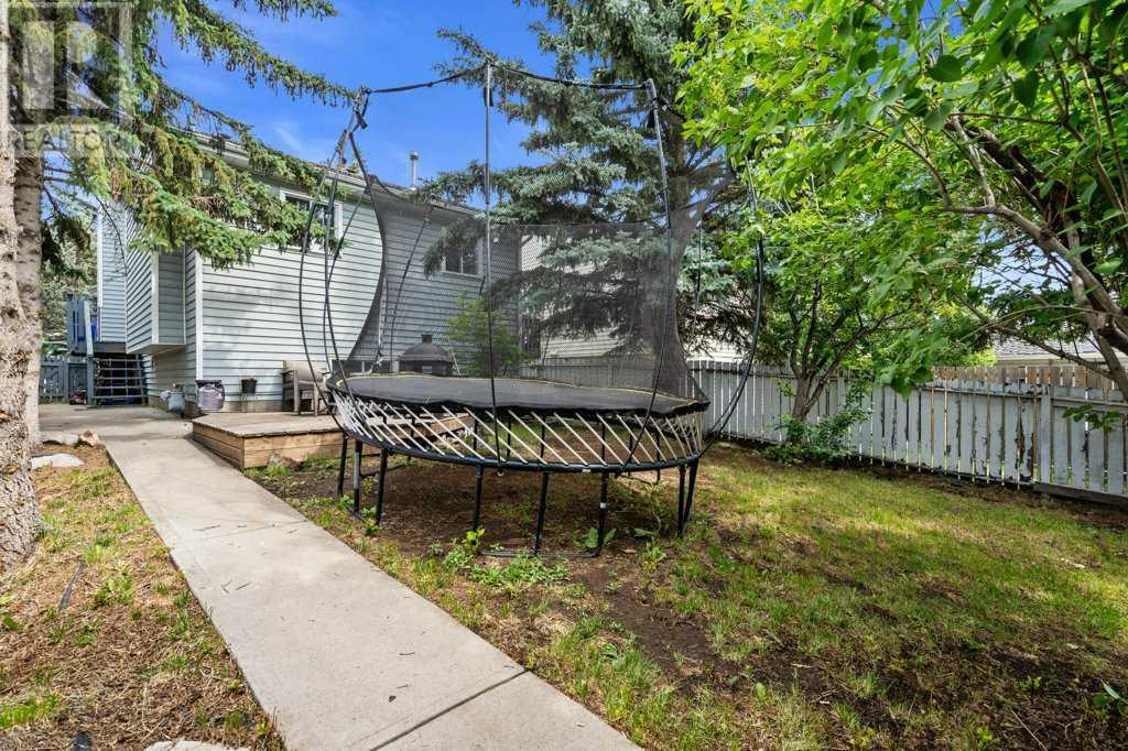 Single Family House 3 Level for Sale in  Shawglen Way SW Shawnessy Calgary 