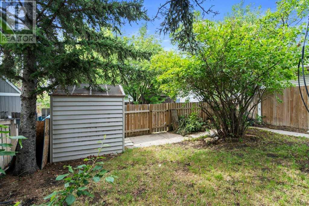 Single Family House 3 Level for Sale in  Shawglen Way SW Shawnessy Calgary 