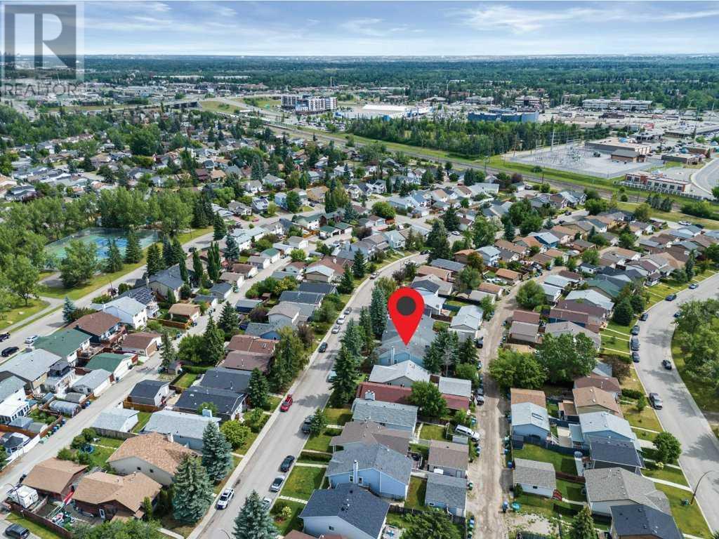 Single Family House 3 Level for Sale in  Shawglen Way SW Shawnessy Calgary 