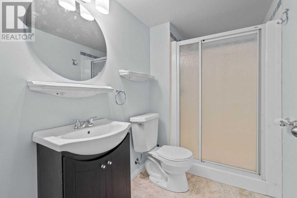 Single Family House 3 Level for Sale in  Shawglen Way SW Shawnessy Calgary 
