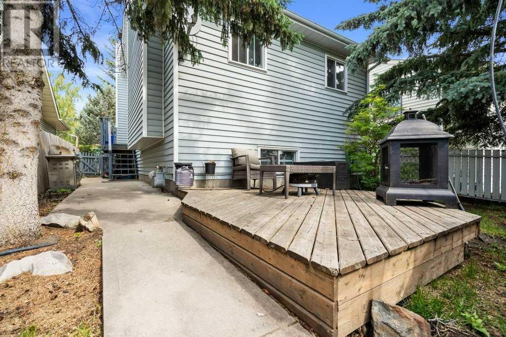 Single Family House 3 Level for Sale in  Shawglen Way SW Shawnessy Calgary 