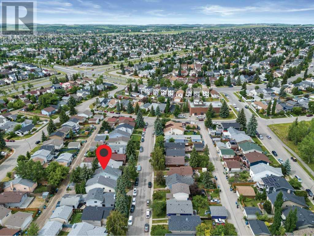 Single Family House 3 Level for Sale in  Shawglen Way SW Shawnessy Calgary 