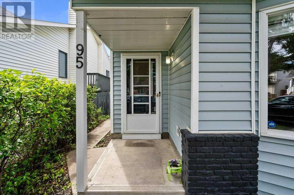 Single Family House 3 Level for Sale in  Shawglen Way SW Shawnessy Calgary 