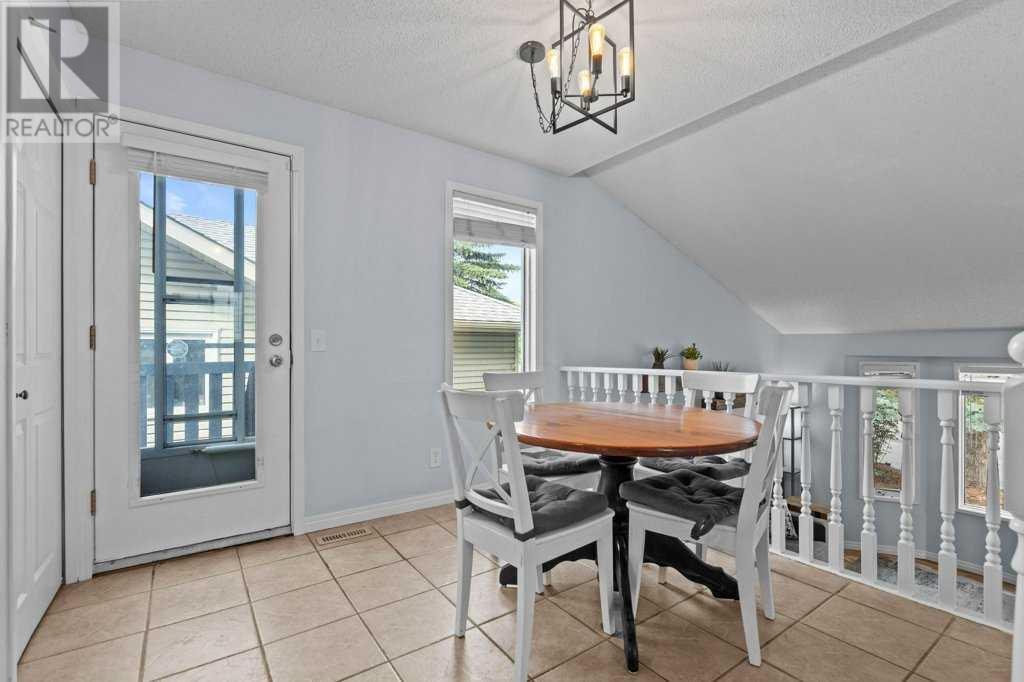 Single Family House 3 Level for Sale in  Shawglen Way SW Shawnessy Calgary 