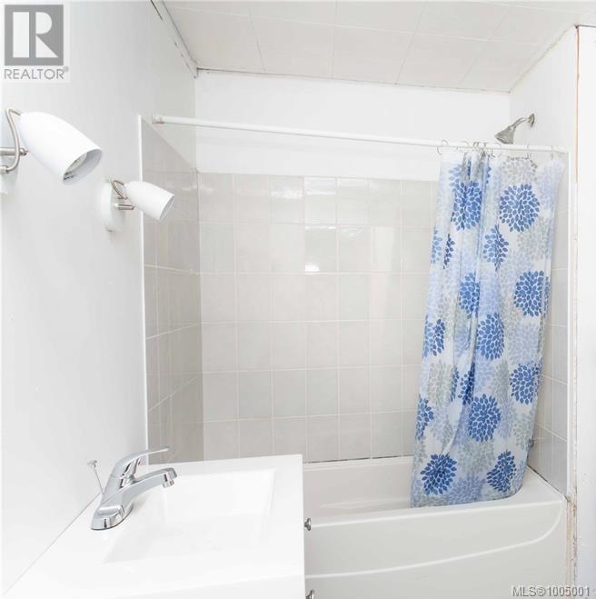 Photo 6 of 674 Farquhar St, Nanaimo BC