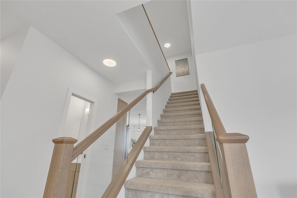 Photo 18 of 63 Mulberry Creek Drive, Winnipeg MB