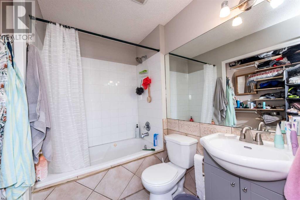 Single Family House 4 Level for Sale in  Erin Circle SE Erin Woods Calgary 