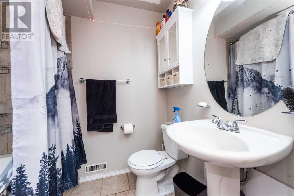 Single Family House 4 Level for Sale in  Erin Circle SE Erin Woods Calgary 