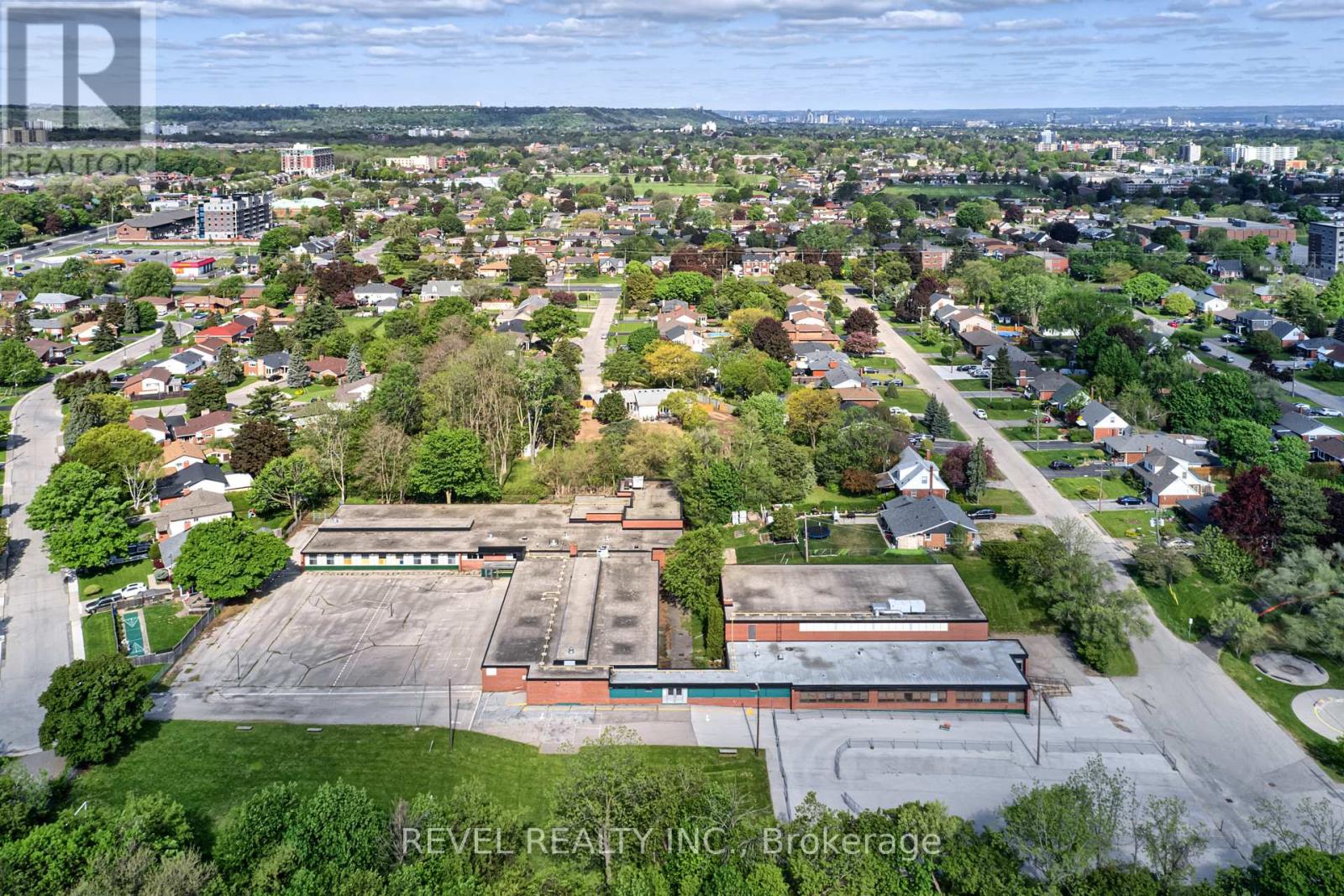 Photo 4 of 45 Randall Avenue, Hamilton ON