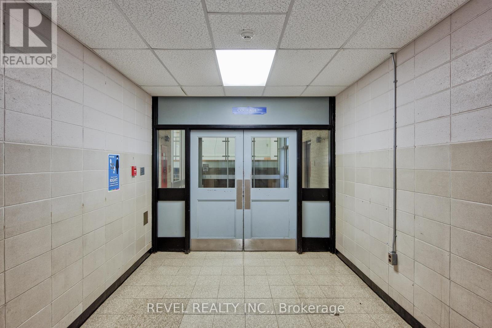 Photo 8 of 45 Randall Avenue, Hamilton ON