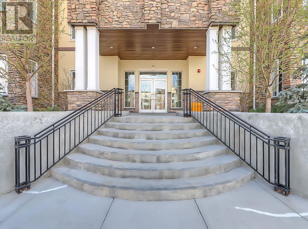 Single Family House for Sale in   Quarry Gate SE Douglasdale/Glen Calgary 