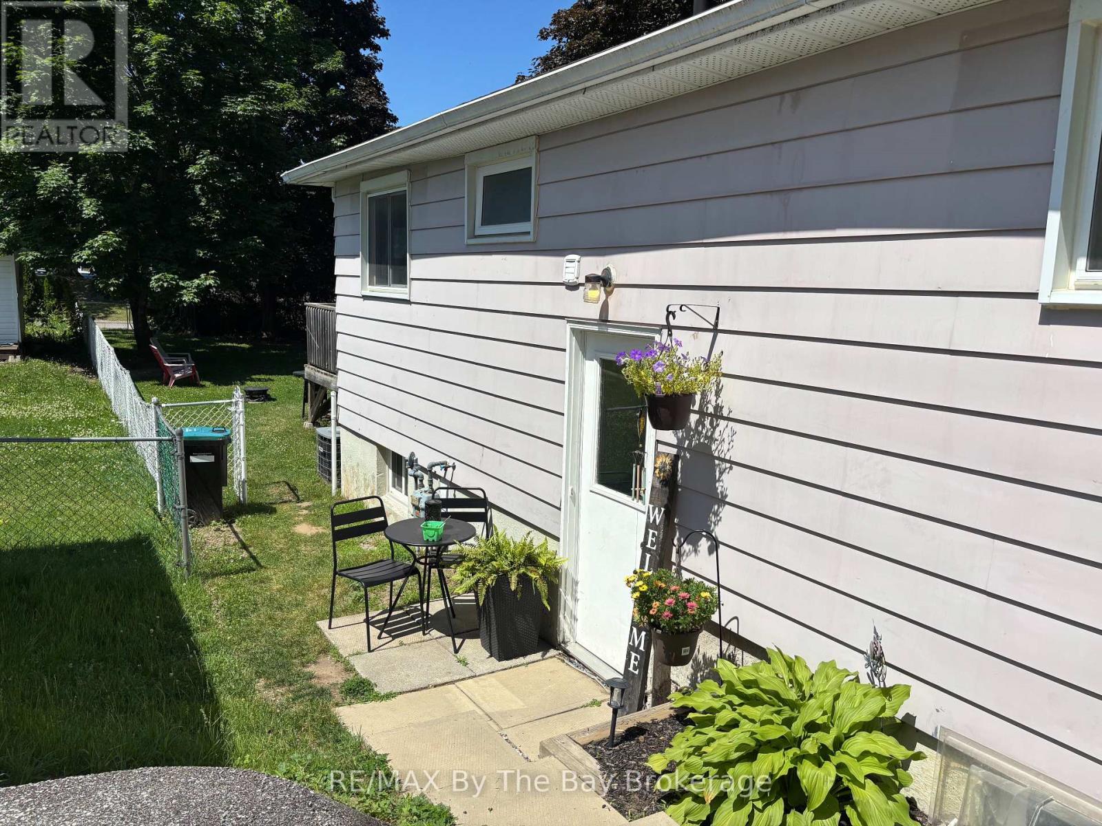 Photo 2 of 1033 Glen Bogie Crescent, Midland ON