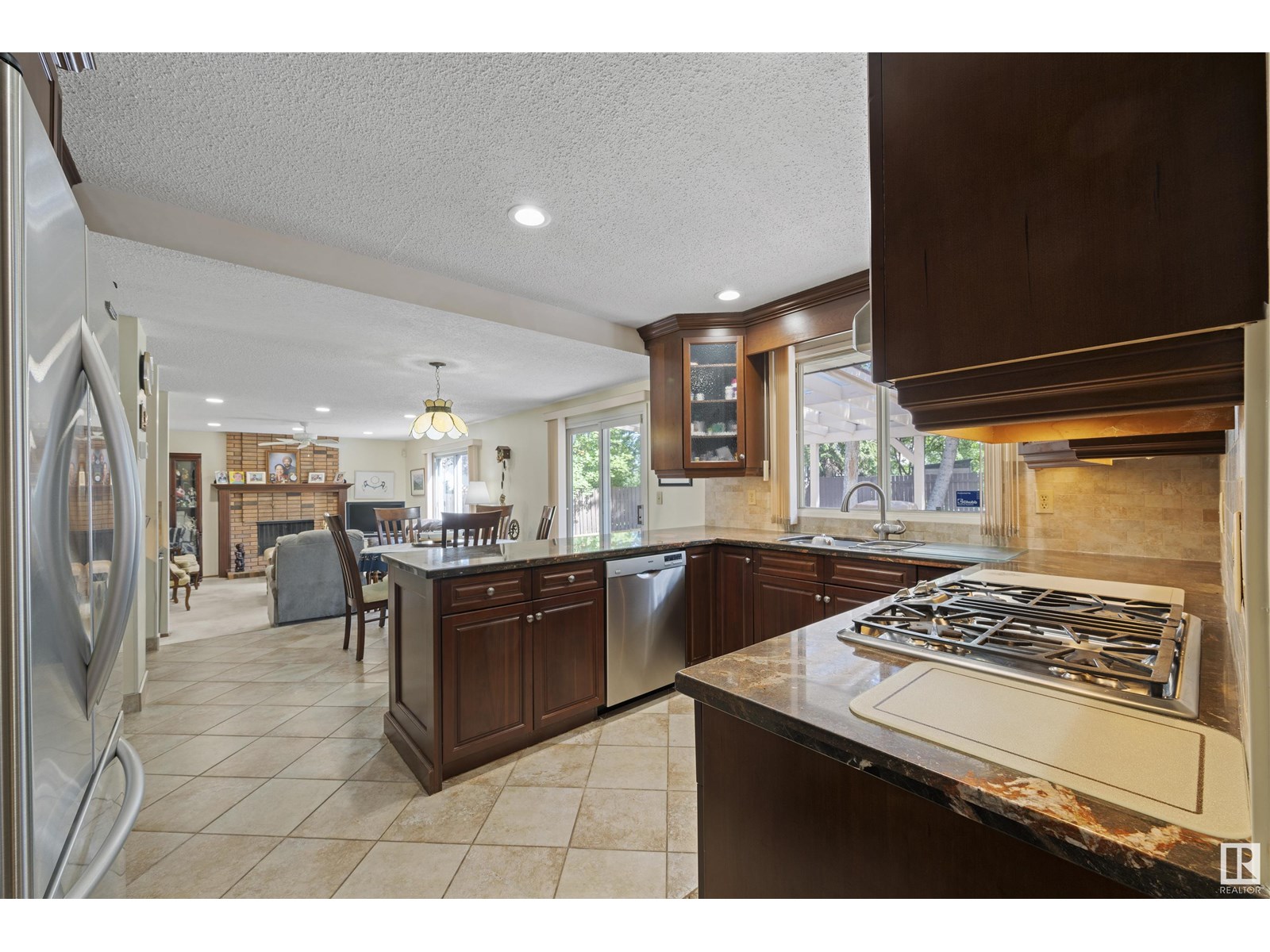 Photo 11 of 2811 125 St Nw, Edmonton AB
